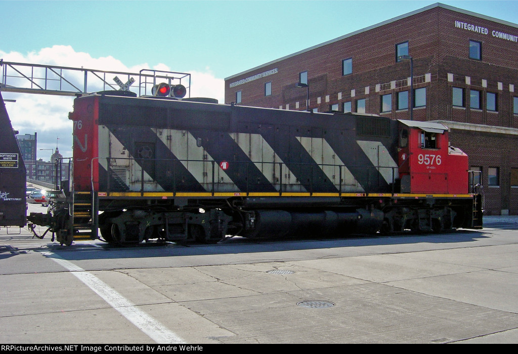 CN 9576 shoves on the rear of A416